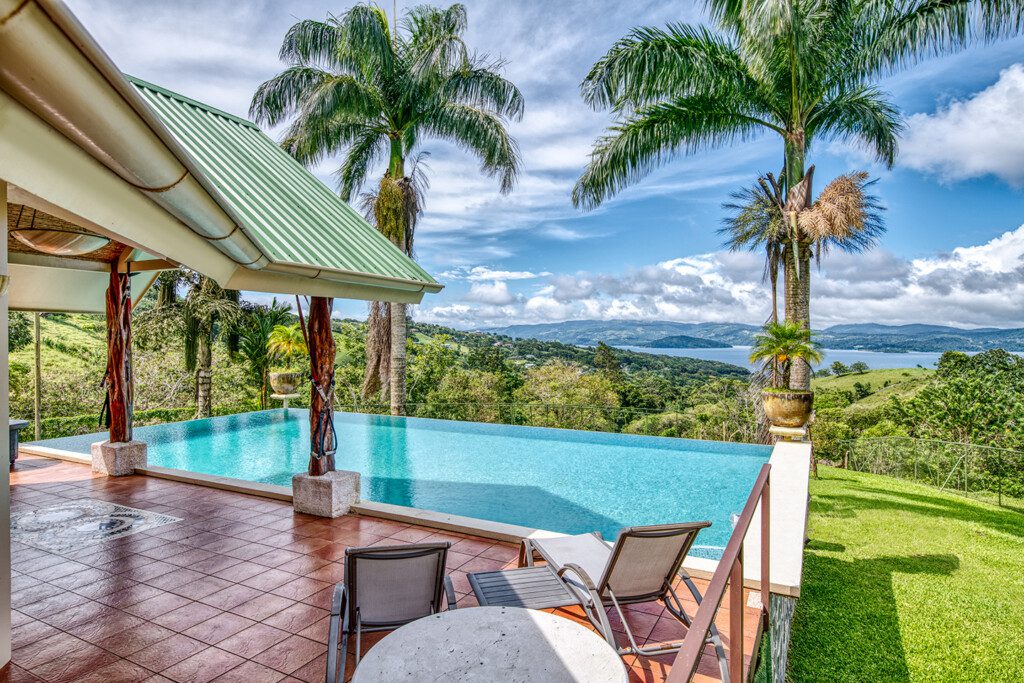 16d33983 d899 4644 b0a8 f00ef41d19bb