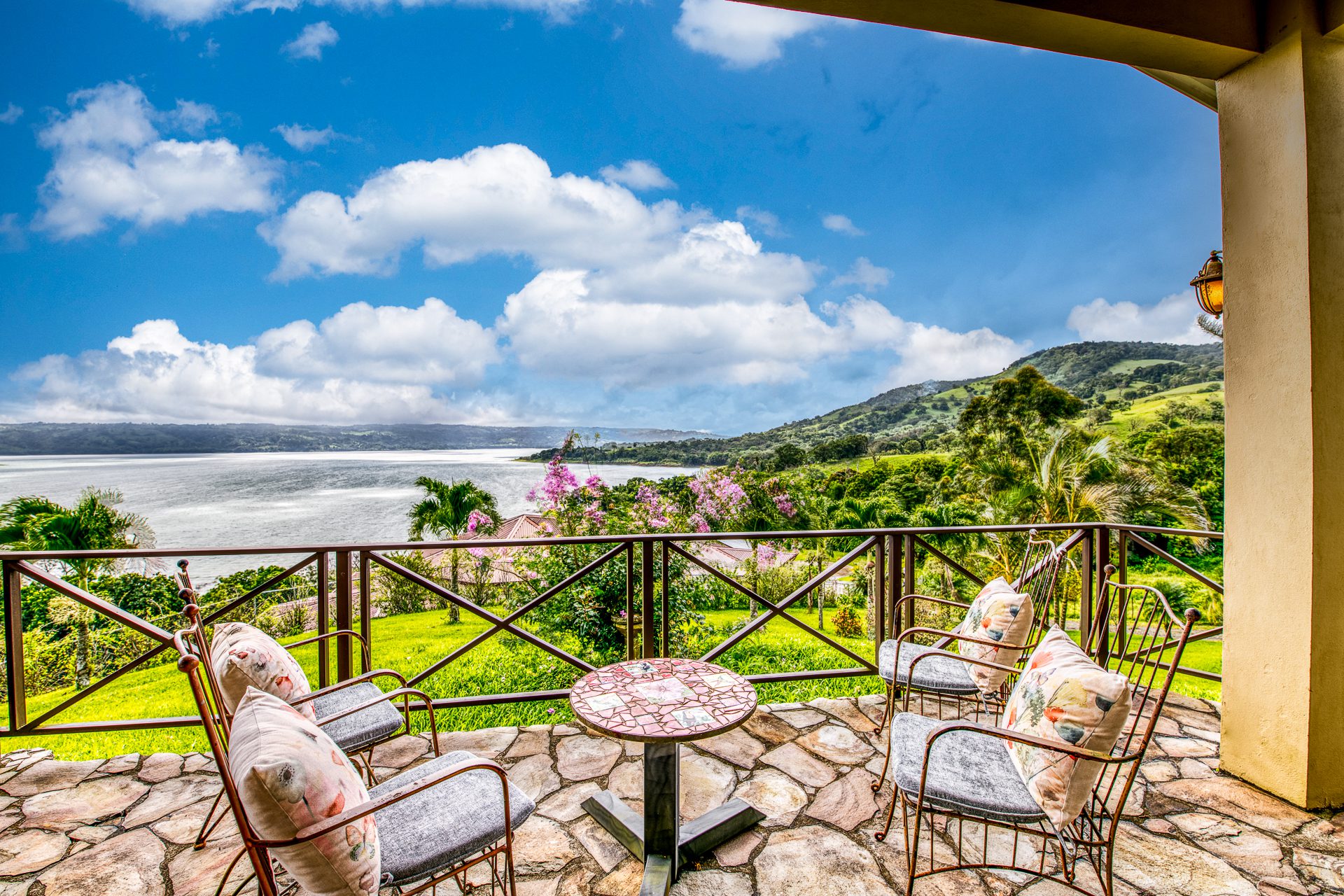 857a3d29 b161 4df9 8a54 698e2107735c