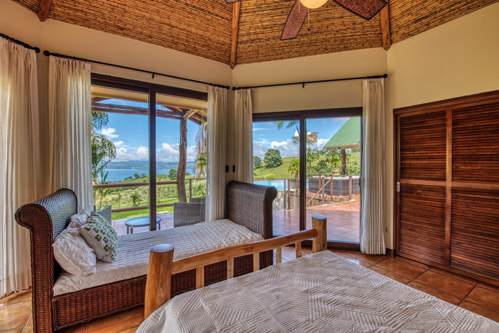 eb828344 dba2 49d2 9848 82d6d6fe9480