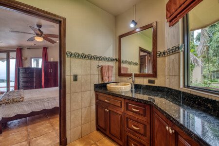 f8c77138 8eb0 4427 b8be 7f56e356e337